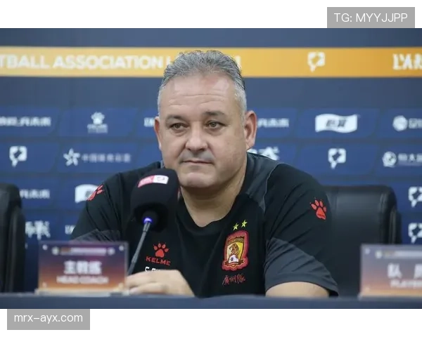 梅里诺中场调度有方，球队状态回升开启胜利新篇章